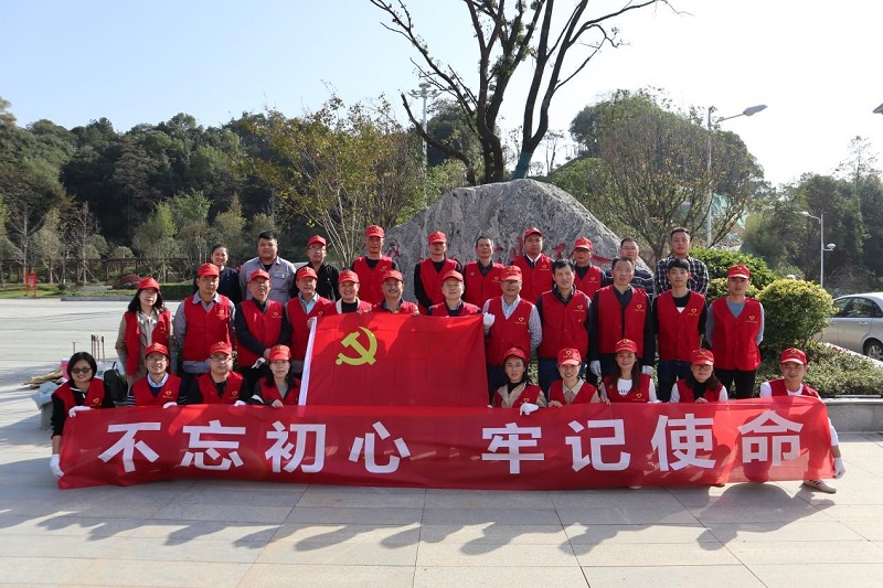 中南、建筑、中化地產(chǎn)聯(lián)合開(kāi)展主題教育黨員志愿服務(wù)活動(dòng)